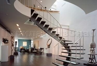 Изготовление лестниц для загородного дома купить в Симферополе