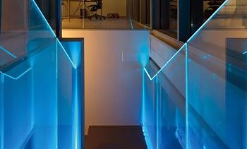 Ограждения лестниц на несущем стекле с подсветкой в Симферополе. Готовые проекты ПерилаГлавСнаб